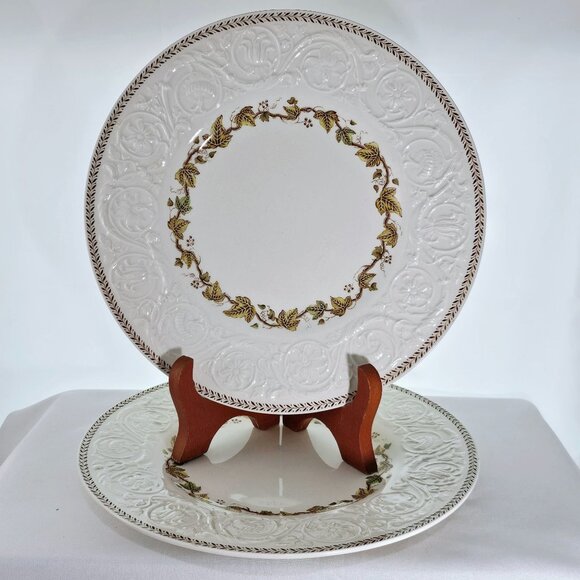 2 Wedgwood Golden Ivy Dinner Plates 10.5" Laurel Rim raised relief England - Picture 1 of 14